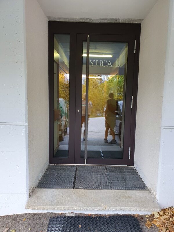 menuiserie-crans-montana-alexandre-lagger-alu-entree-immeuble